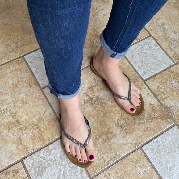 Kenneth Cole Reaction Golden Brown Flip Fl… - Picture 2 of 9